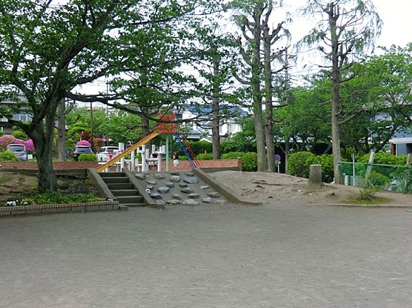 周辺環境:ハイランド西ヶ丘公園(ハイランド西ヶ丘公園まで700ｍ)