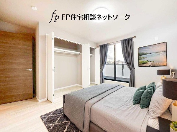 光が沢山取り込める大きな窓。日差しを長時間受ける事が出来る暖かいお部屋です。（本画像はCGで作成しており、実際に現地に家具・家電はおかれておりません。また価格には含まれておりません）