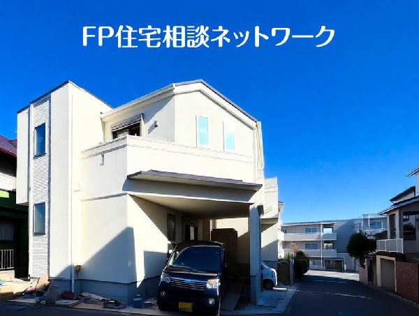 外観:角地のため隣接する建物が近くにないので、開放的で、日当りも良く明るい住宅となっています。