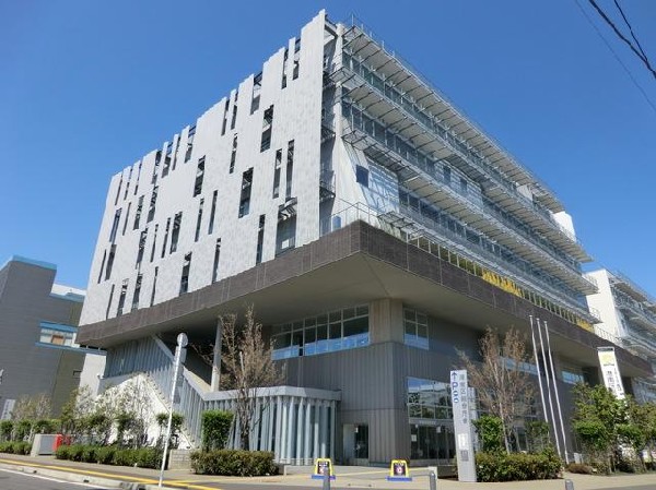 周辺環境:横浜市港南区役所(横浜市港南区役所まで700m)