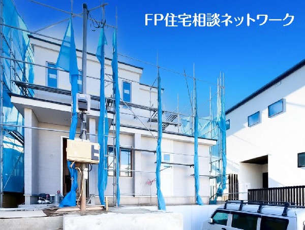 外観:開放感のある現地で、前面道路よりも少し高くなっておりますので、プライベート感も保たれます！高くなっている分、日当りや風通しも良く快適な生活が待っています！