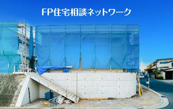 外観:深く豊かな緑と爽快な青い空を感じるまさに横浜に暮らす心地よさを存分に堪能いただける邸宅です。グレードの高い設備仕様が標準装備のデザイン住宅で快適で便利な生活をお送り頂けます。