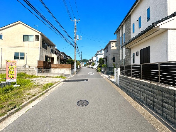 外観:☆☆風通しの良い住宅地☆☆  ゆとりのある住宅地　部屋の窓を開けるとそこには心地よい風が通りぬけます♪