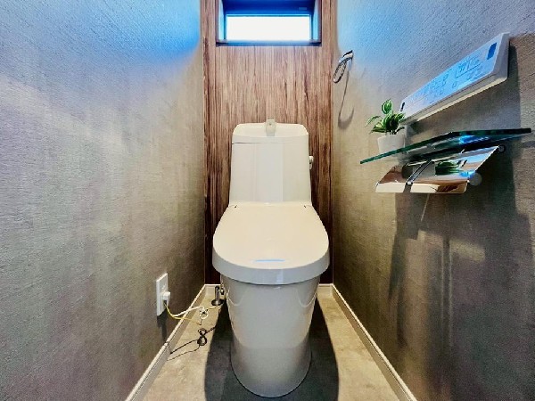 洗浄機能付き便座を標準装備。便座保温機能もあるので寒い季節も安心。