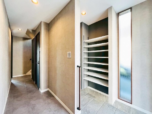 外観:住まう人の帰り、訪れる人を優しく迎える安らぎに満ちた空間　上質感あふれるエントランス