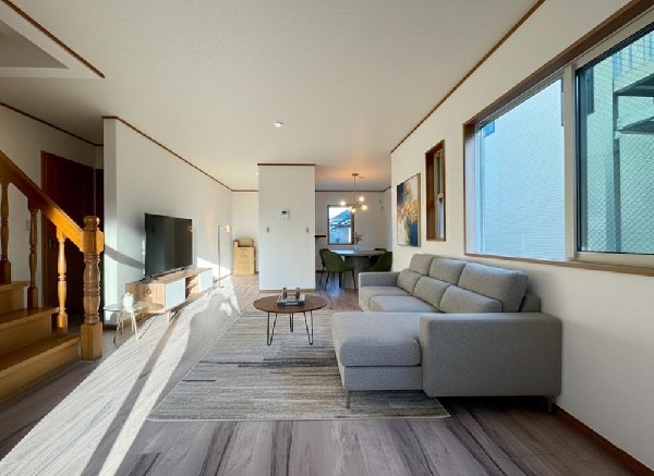 家族と過ごす時間を大切にしたい方にぴったりのゆとりある住空間です。（本画像はCGで作成しており、実際に現地に家具はおかれておりません。また価格に家具は含まれておりません。）