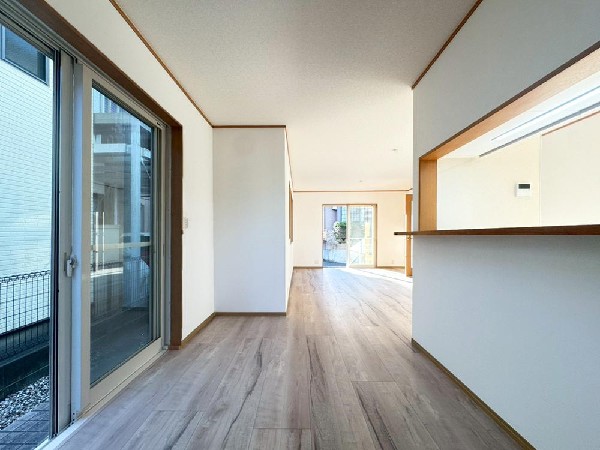 リビングのお子様を見守りながらお料理が出来る対面式カウンターキッチン。ご家族との会話がはずみます。