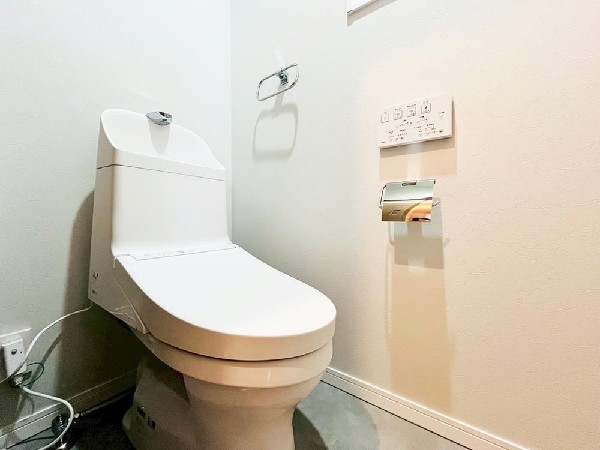 洗浄機能付き便座を標準装備。便座保温機能もあるので寒い季節も安心。