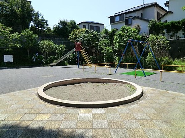 周辺環境:阿久和小金第三公園(阿久和小金第三公園まで400m)