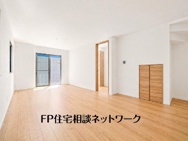 想像以上の質感が訪れる者の心を離さない。フローリング素材、窓の配置、どれをとってもワンランク上の仕上がり。