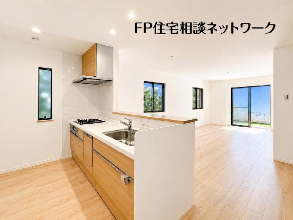 家族と過ごす時間を大切にする方にピッタリのゆとりの住空間です。お子様が元気に走り回っても安心して見守れます。家族の笑い声が今にも目に浮かびそうですね。