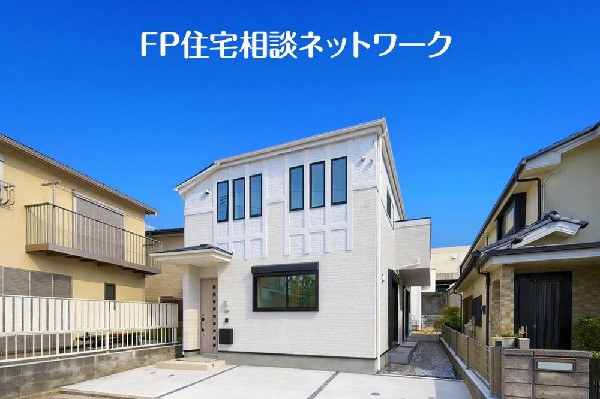 外観:四季を通じて自然と触れ合えるスポットが周辺には盛りだくさん！お散歩やジョギング、週末のご家族での遊びに最適です。目の前に広がる開放感とゆとり、暮らしの夢を育む理想の住まいがここにはあります。