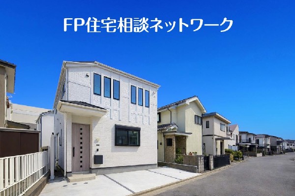 外観:良好な住環境が保たれたエリア。低層の一戸建を中心とした街並みが整然と続き周辺は高い建物が建っておらず、採光や開放性に恵まれ、空が広く緑の多い閑静な趣を感じる環境です。