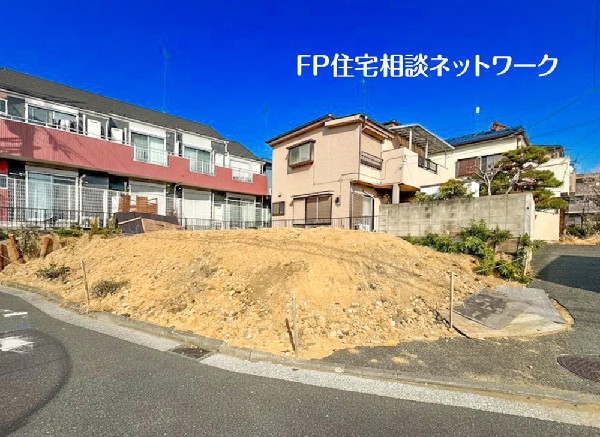 外観:角地のため隣接する建物が近くにないので、開放的で、日当りも良く明るい住宅となっています。
