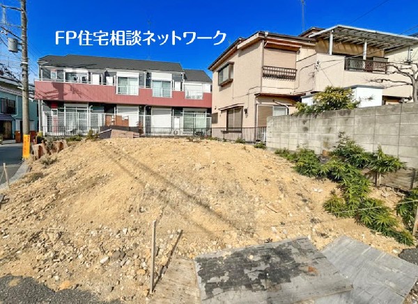 外観:四季を通じて自然と触れ合えるスポットが周辺には盛りだくさん！お散歩やジョギング、週末のご家族での遊びに最適です。目の前に広がる開放感とゆとり、暮らしの夢を育む理想の住まいがここにはあります。