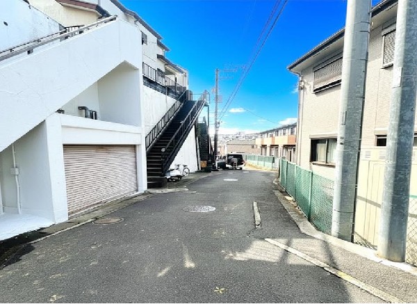 外観:☆☆風通しの良い住宅地☆☆  ゆとりのある住宅地　部屋の窓を開けるとそこには心地よい風が通りぬけます♪