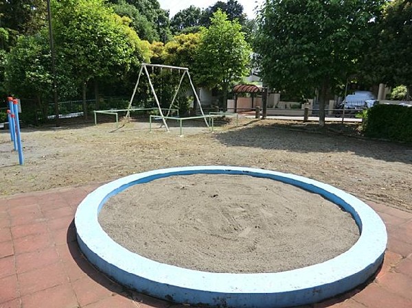 周辺環境:戸塚宮ヶ谷公園(戸塚宮ヶ谷公園まで450m 公園近くでお子様も安心して遊べます♪)