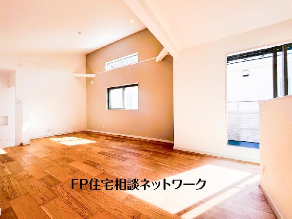 家族と過ごす時間を大切にする方にピッタリのゆとりの住空間です。お子様が元気に走り回っても安心して見守れます。家族の笑い声が今にも目に浮かびそうですね。