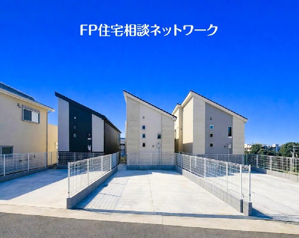 外観:良好な住環境が保たれたエリア。低層の一戸建を中心とした街並みが整然と続き周辺は高い建物が建っておらず、採光や開放性に恵まれ、空が広く緑の多い閑静な趣を感じる環境です。