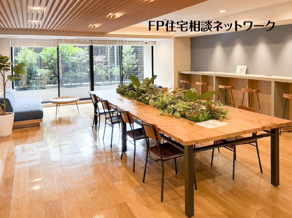 洗練されたラウンジスペースを備えた共用設計。ホテルライクな空間が、住まいの格を一段引き上げます。