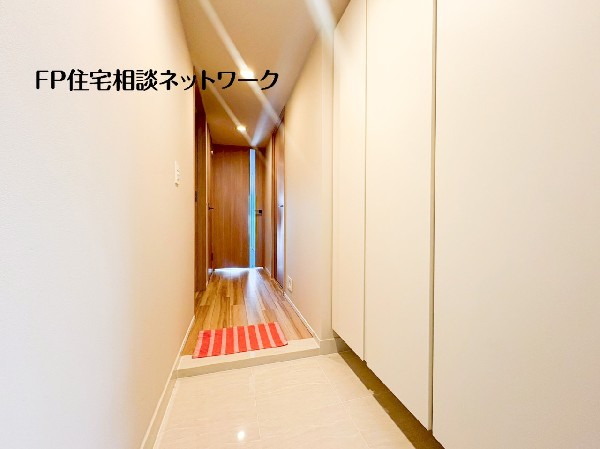 大容量のシューズクローク付きで玄関まわりもすっきり。いつでも綺麗を保てる収納力が魅力です。