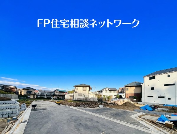 外観:目の前に広がる開放感とゆとり、暮らしの夢を育む理想の住まいがここにはあります。堂々とした姿で完成したこの住宅は見る人を魅了してくれる高級感があります！