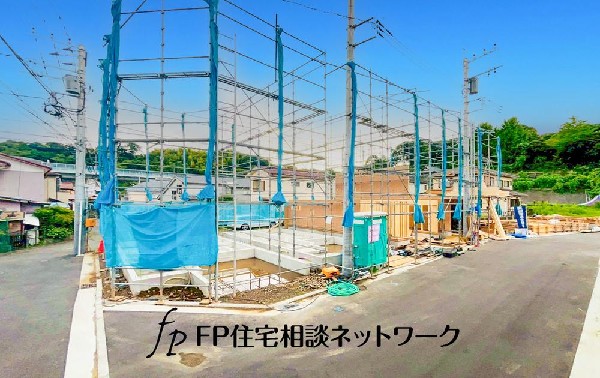 外観:目の前に広がる開放感とゆとり、暮らしの夢を育む理想の住まいがここにはあります。堂々とした姿で完成したこの住宅は見る人を魅了してくれる高級感があります！