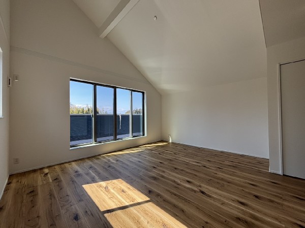 ＬＤＫのメインとなる大きな窓。