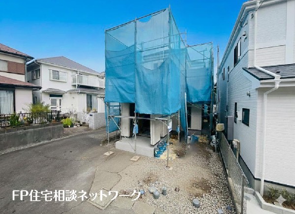 外観:日当たりが良く開放感のある角地です。 2方向から光や風を取り込める、明るく快適な住まいが実現しました！