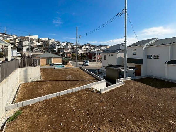 外観:周囲には高い建物がなく、空が広く開放感があり、陽当りを大きく遮られることもありません。