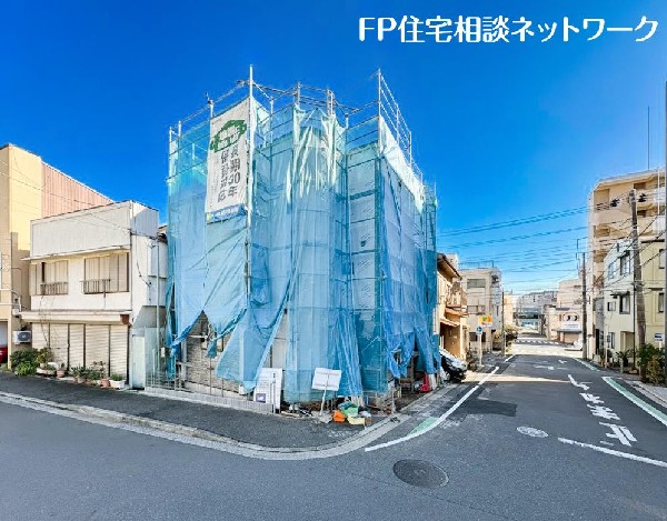 外観:当たりが良く開放感のある角地です。 2方向から光や風を取り込める、明るく快適な住まいが実現しました！