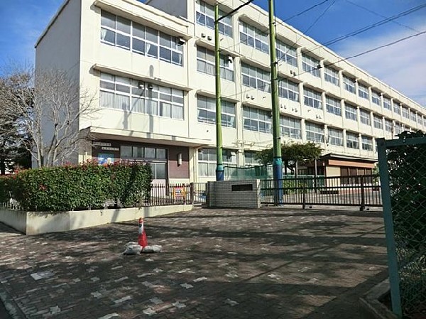 周辺環境:横浜市立新吉田小学校(横浜市立新吉田小学校まで450m)