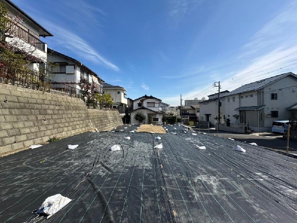 外観:光と風が行わたる開放感あふれる邸宅　春には気持ちの良いそよ風、冬には朝の暖かな光　季節の移り変わりを感じる暮らしを実現