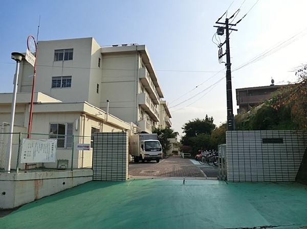 周辺環境:横浜市立平戸小学校(横浜市立平戸小学校まで550ｍ)