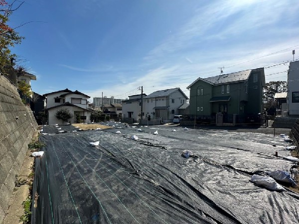 外観:窓枠から切り取られたまるで写真のような澄み切った光景。季節の移り変わりとともに、ゆっくりと愛でる時のありがたみ。