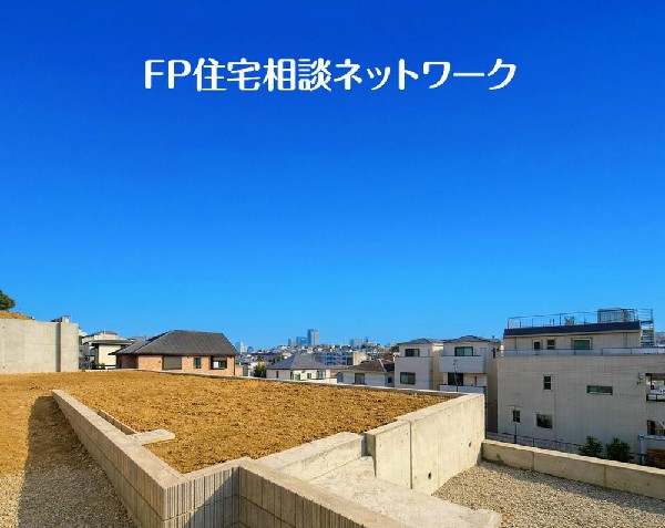 外観:毎日のお散歩も快適な緑に恵まれたエリアは伸び伸びスローライフを叶えてくれます。自然豊富な季節の移ろいを身近に感じられる環境でストレスフリーな生活をお送りください。