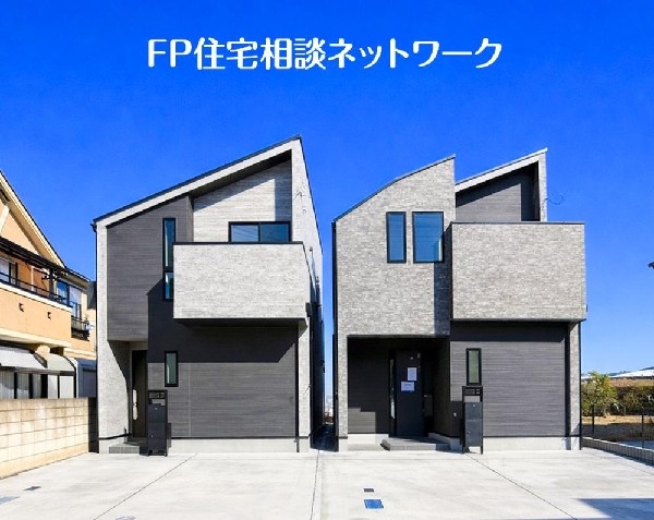 外観:黒を基調に個性を演出。クールな印象の中にあたたかみを感じさせるデザイン。青空を背景に凛と立つスタイリッシュな外観が、住まう人に誇りを与えてくれます。