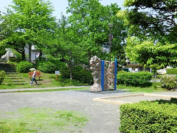 周辺環境:釜利谷坂本第二公園(釜利谷坂本第二公園まで600m 公園近くでお子様も安心して遊べます♪)