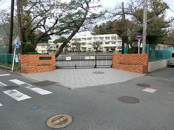 周辺環境:横浜市立釜利谷小学校(横浜市立釜利谷小学校まで240m 小学校近く♪お子様も通学も安心です♪)