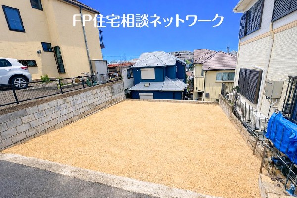 外観:光と風が行わたる開放感あふれる邸宅　春には気持ちの良いそよ風、冬には朝の暖かな光　季節の移り変わりを感じる暮らしを実現