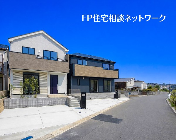 外観:開放感のある現地で、前面道路よりも少し高くなっておりますので、プライベート感も保たれます！高くなっている分、日当りや風通しも良く快適な生活が待っています！