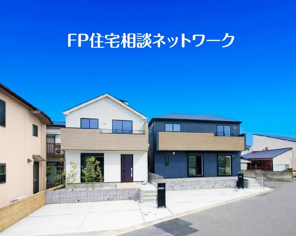 外観:深く豊かな緑と爽快な青い空を感じるまさに横浜に暮らす心地よさを存分に堪能いただける邸宅です。グレードの高い設備仕様が標準装備のデザイン住宅で快適で便利な生活をお送り頂けます。