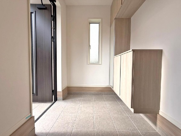 外観:住まう人の帰り、訪れる人を優しく迎える安らぎに満ちた空間　上質感あふれるエントランス