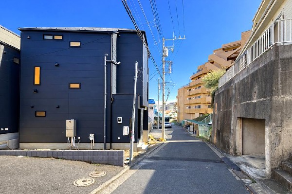 外観:☆☆風通しの良い住宅地☆☆  ゆとりのある住宅地　部屋の窓を開けるとそこには心地よい風が通りぬけます♪