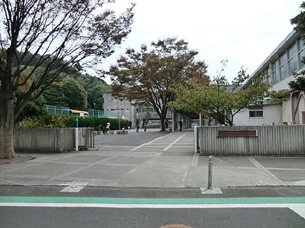 周辺環境:横浜市立間門小学校(横浜市立間門小学校まで110m)