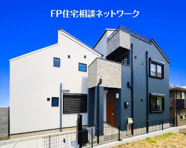 外観:深く豊かな緑と爽快な青い空を感じるまさに横浜に暮らす心地よさを存分に堪能いただける邸宅です。グレードの高い設備仕様が標準装備のデザイン住宅で快適で便利な生活をお送り頂けます。