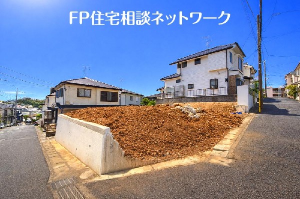 外観:光と風が行わたる開放感あふれる邸宅　春には気持ちの良いそよ風、冬には朝の暖かな光　季節の移り変わりを感じる暮らしを実現