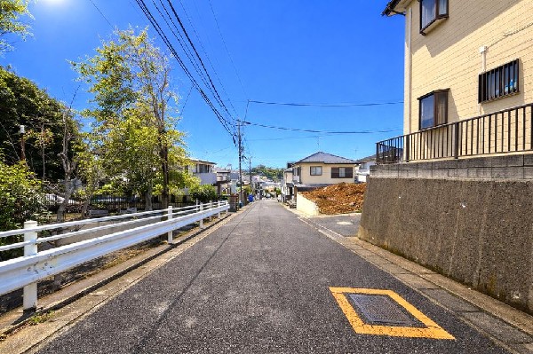 外観:☆☆風通しの良い住宅地☆☆  ゆとりのある住宅地　部屋の窓を開けるとそこには心地よい風が通りぬけます♪