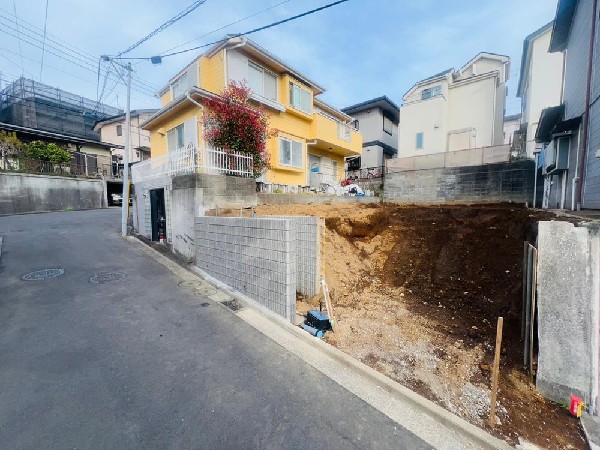 外観:☆☆風通しの良い住宅地☆☆  ゆとりのある住宅地　部屋の窓を開けるとそこには心地よい風が通りぬけます♪