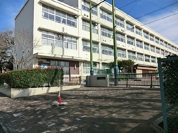 周辺環境:横浜市立新吉田小学校(横浜市立新吉田小学校まで550ｍ)